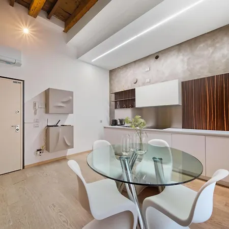Casa Elena Al Balcone Di Giulietta - Charme And Style 아파트 *